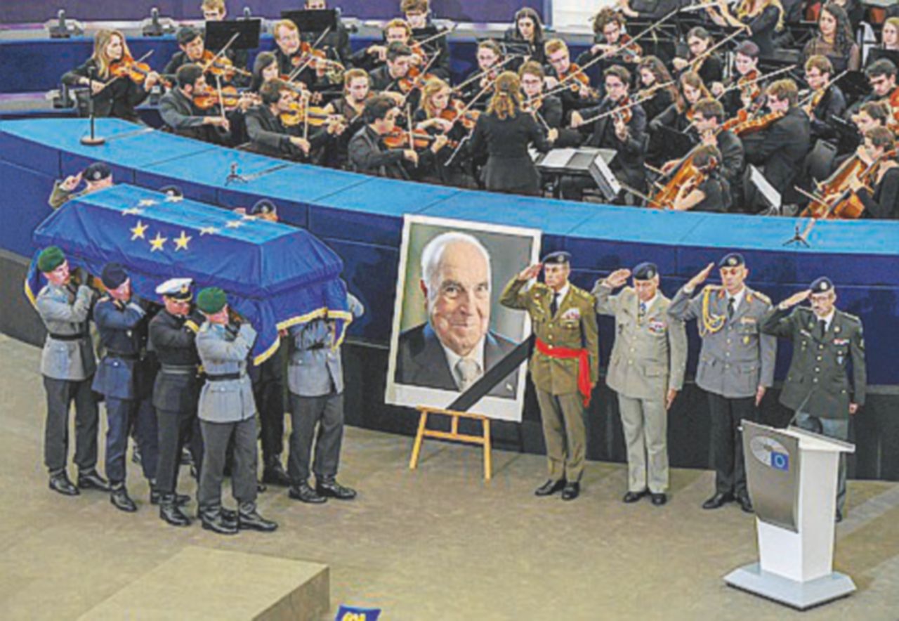 Copertina di Helmut Kohl, la cerimonia solenne targata Ue che non è piaciuta ai figli