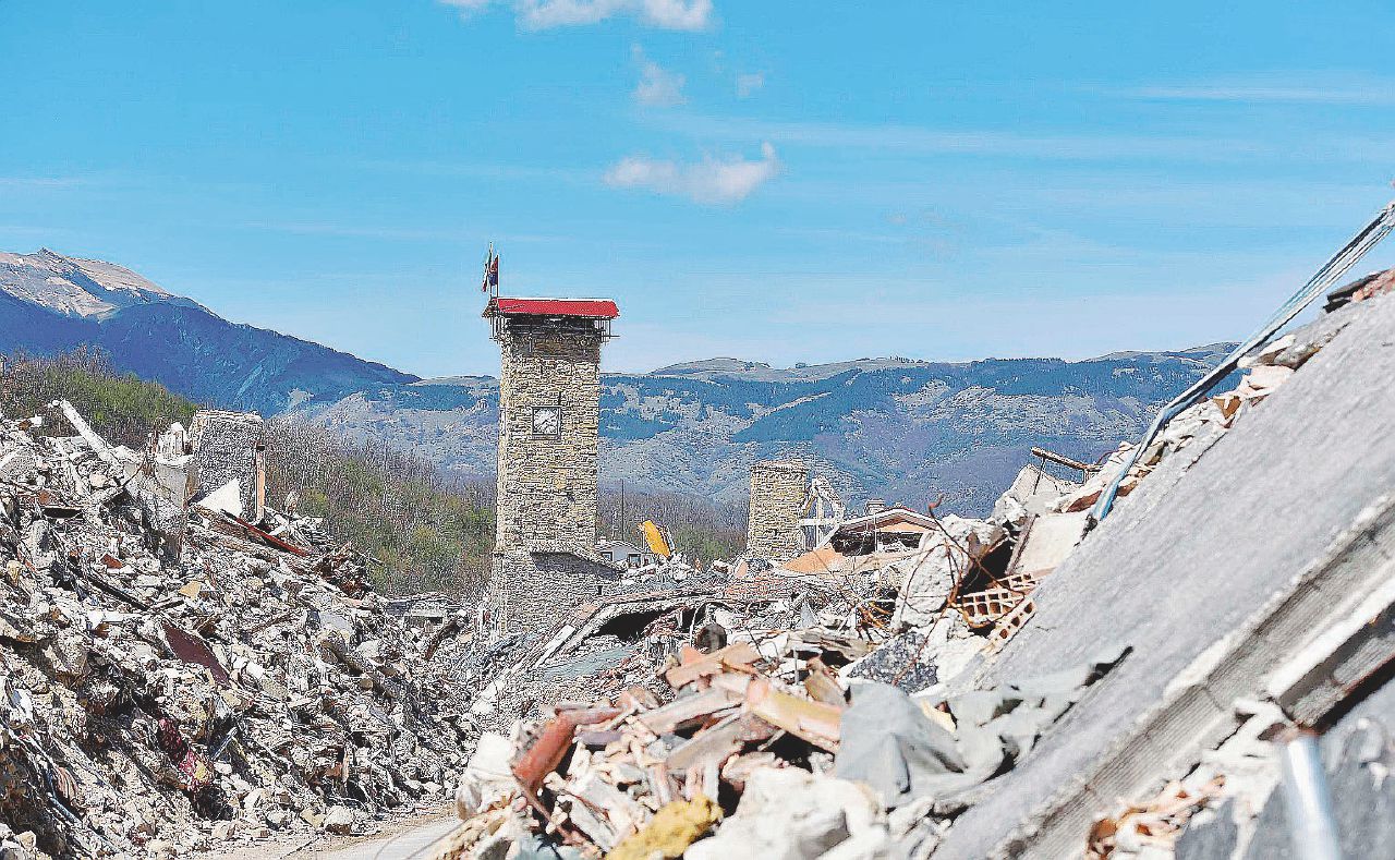Copertina di L’odissea di Elena per donare tre ecografi ai terremotati