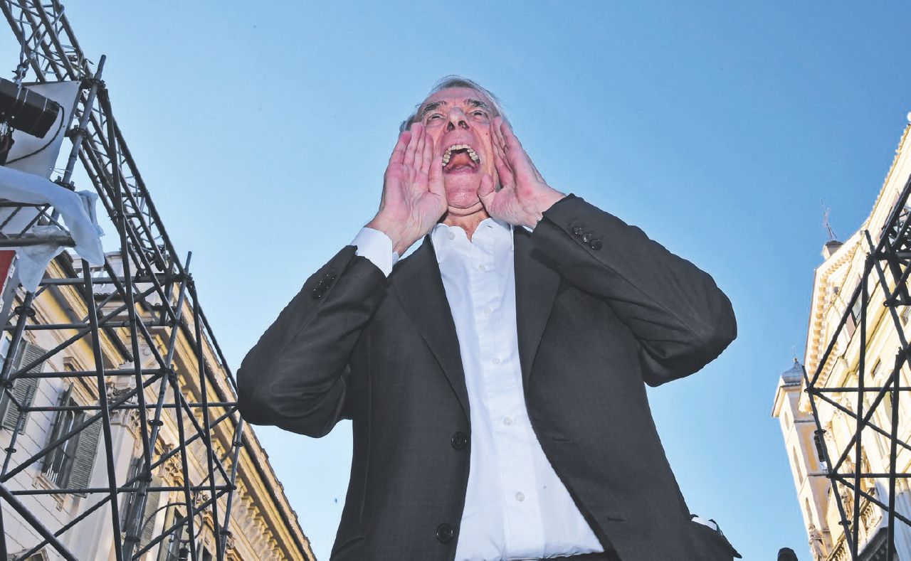 Divisi alla meta: la sinistra fa appelli ma è già in tre pezzi