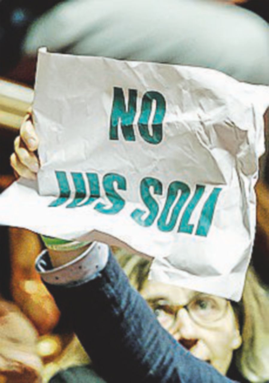 Ius soli, il Pd oscilla: prima si accelera, poi slitta a lunedì