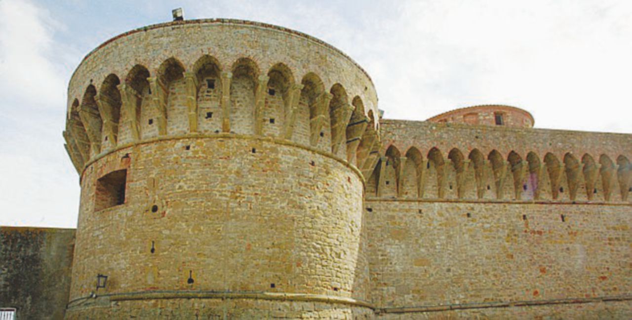 Ergastolano tunisino evade durante il permesso premio