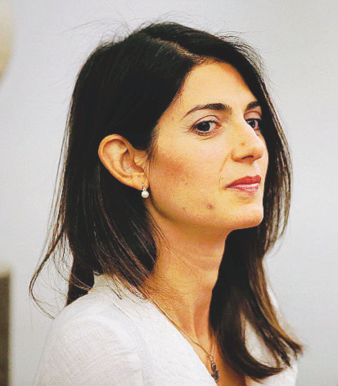 Copertina di Raggi, nuove carte per evitare il processo