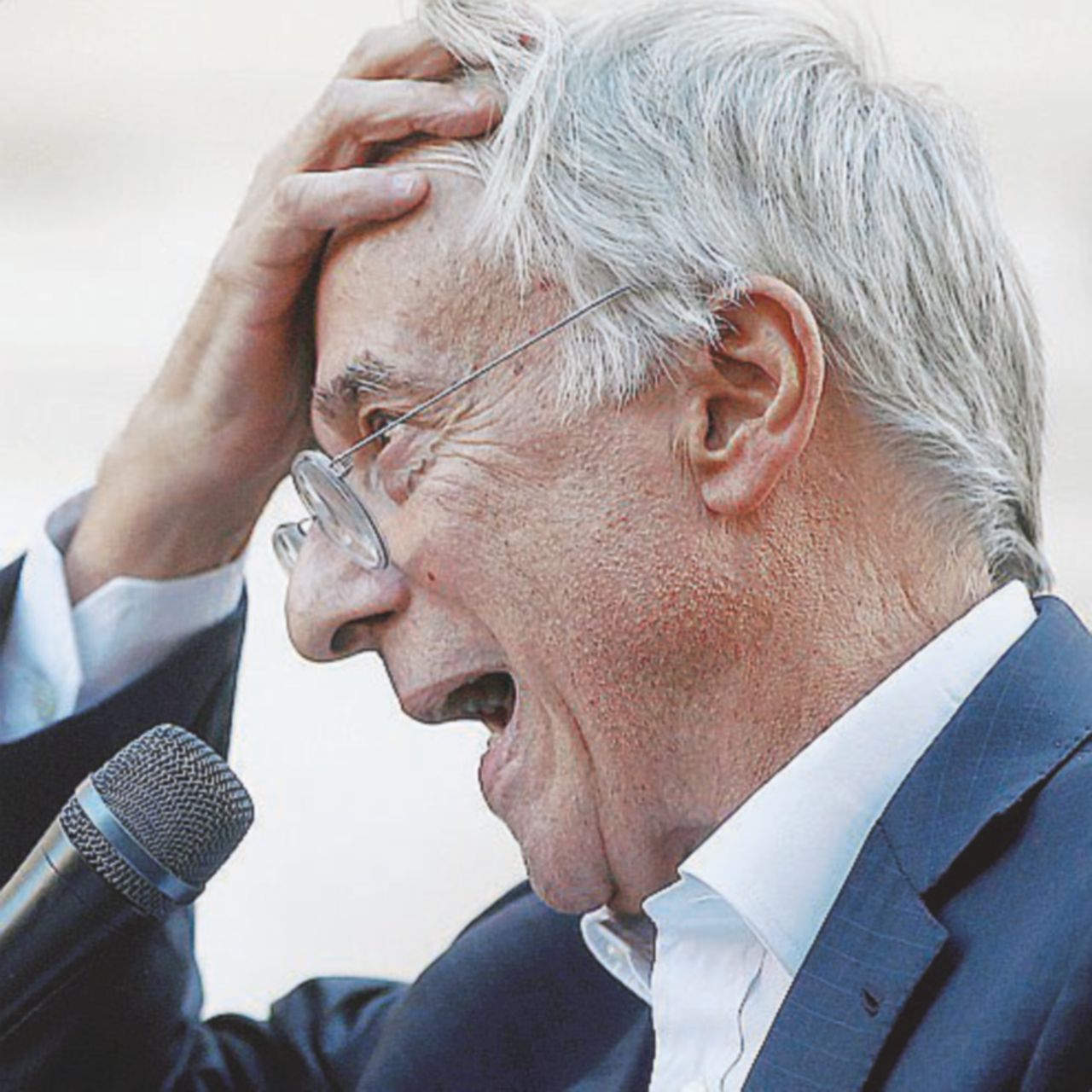 Copertina di Pisapia, la politica è solo domande