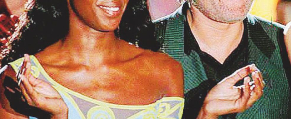 La musa e il re del glam - Gianni Versace con Naomi Campbell nel 1997 - Ansa Versace, magnifica preda del serial killer “dimenticato”