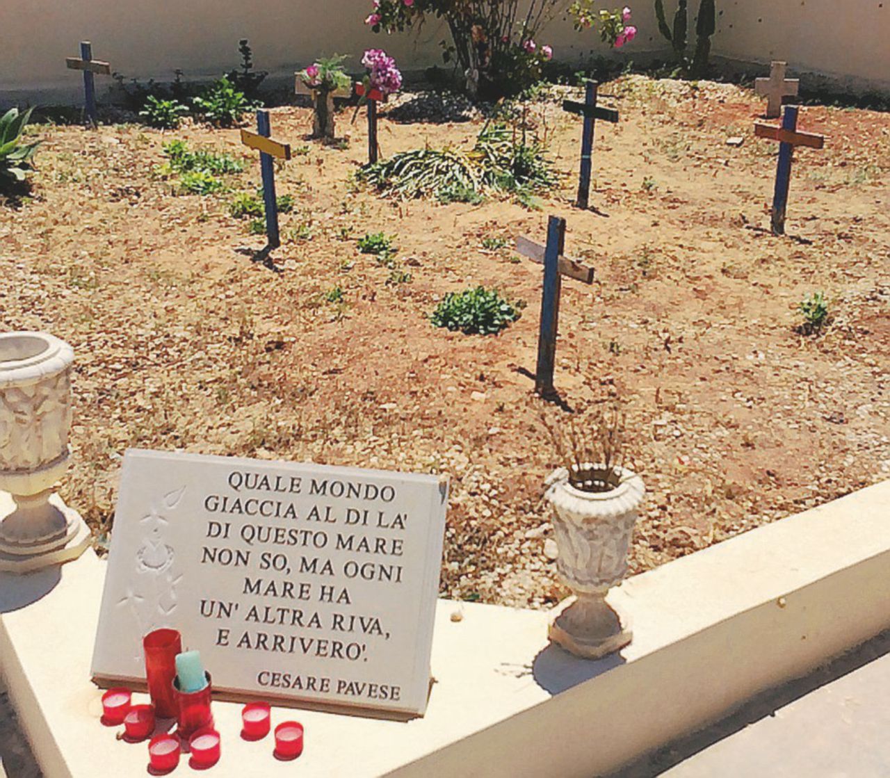 Copertina di Lampedusa, lo ius soli si guadagna al cimitero