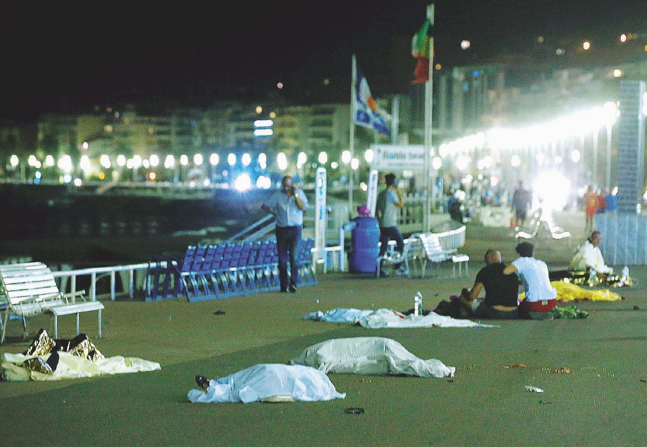Copertina di La cicatrice di Nizza nuova frontiera della Francia triste