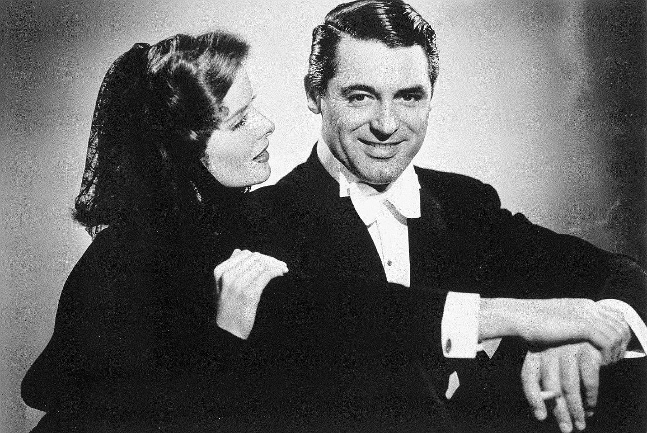 Copertina di La madre, le piume e i segreti del gentleman di Hollywood – Come essere Cary Grant