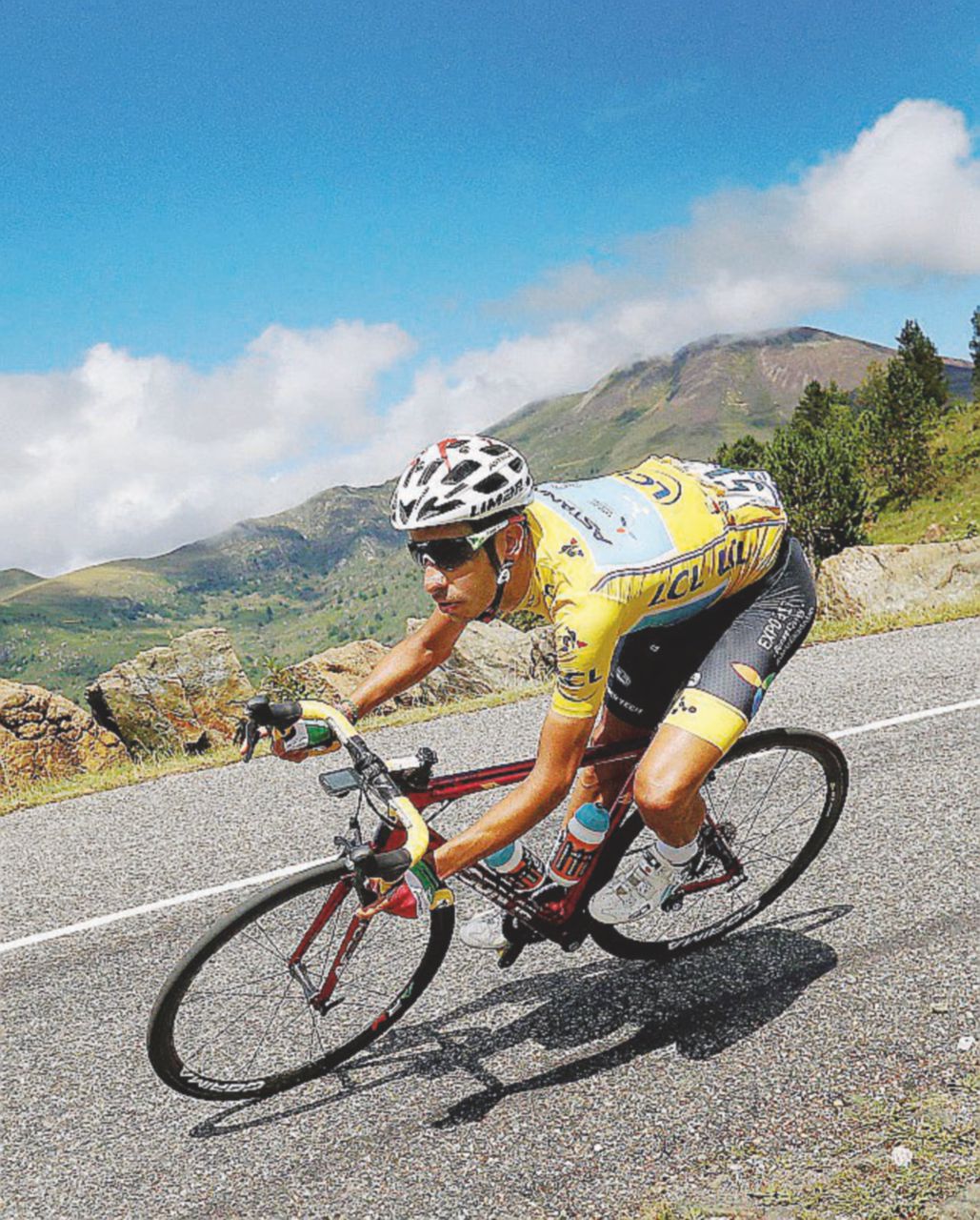 Copertina di Tour de France: tutti contro Aru. Il sardo non molla la maglia gialla