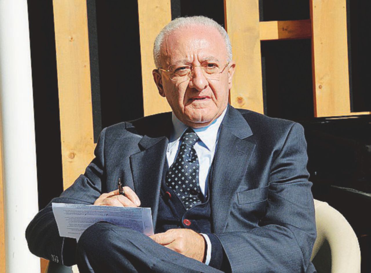 Salernitano - Il governatore Vincenzo De Luca. I Verdi contro la legge pro-abusi di De Luca