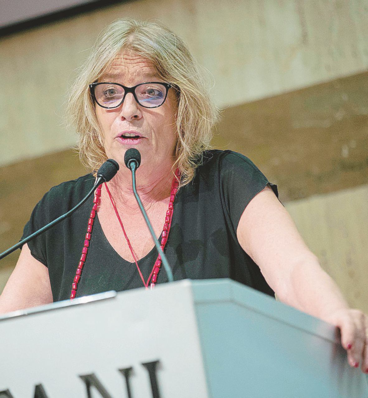 “La sinistra è sorda, Renzi obbedisce a finanza e imprese”