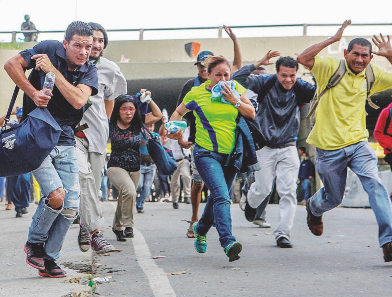 “Maduro compra armi invece di cibo e il suo popolo scappa”