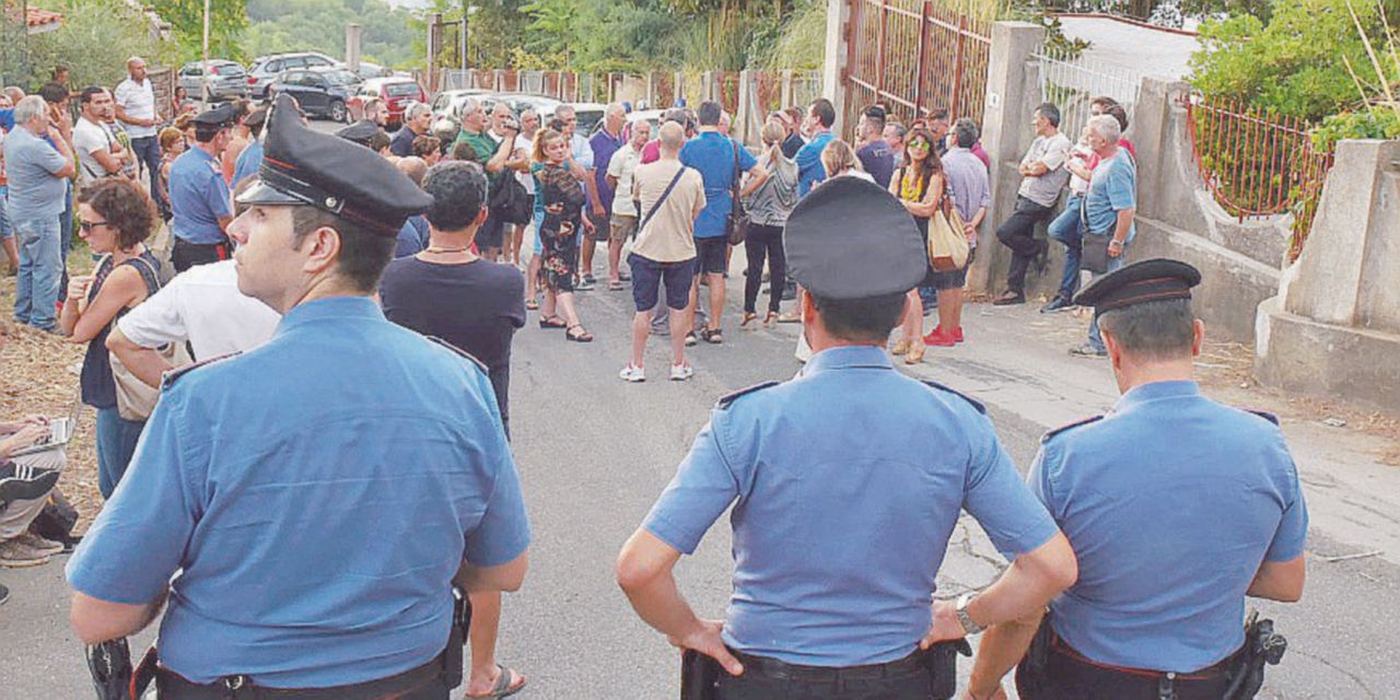 Copertina di Sicilia, barricate contro cinquanta migranti