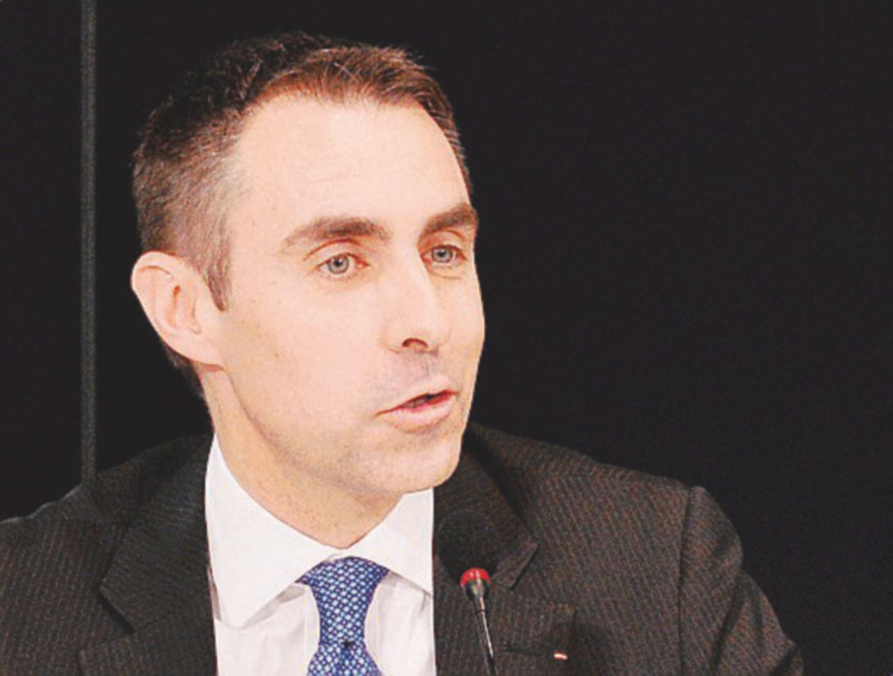 Rai, non finisce mai la farsa di Cantournet: si è dimesso da due mesi, ma è ancora lì