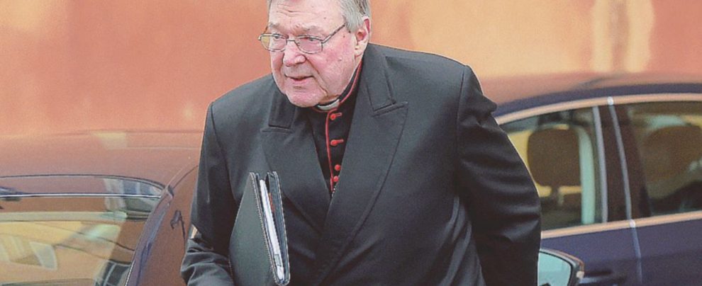 L’accusato - George Pell, Prefetto vaticano (in congedo) - LaPresse Pell a Singapore fra vacanza e gelati