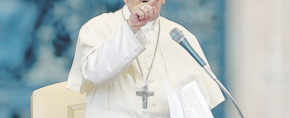 Contrariato - Papa Francesco a un convegno della Diocesi - Reuters “Un caso devastante”. Il Vaticano non difende più Georg Ratzinger