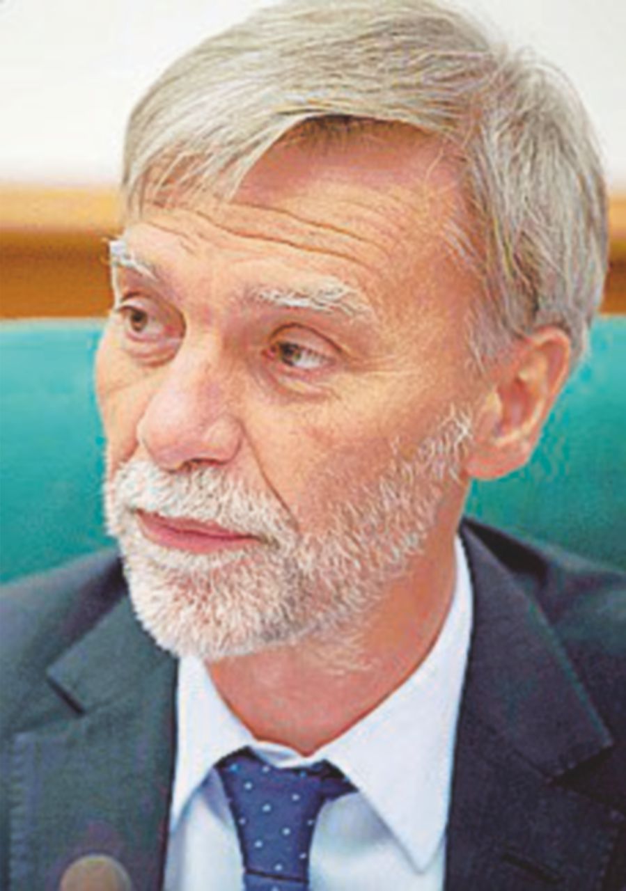 “Alitalia va venduta intera o si va avanti coi commissari”