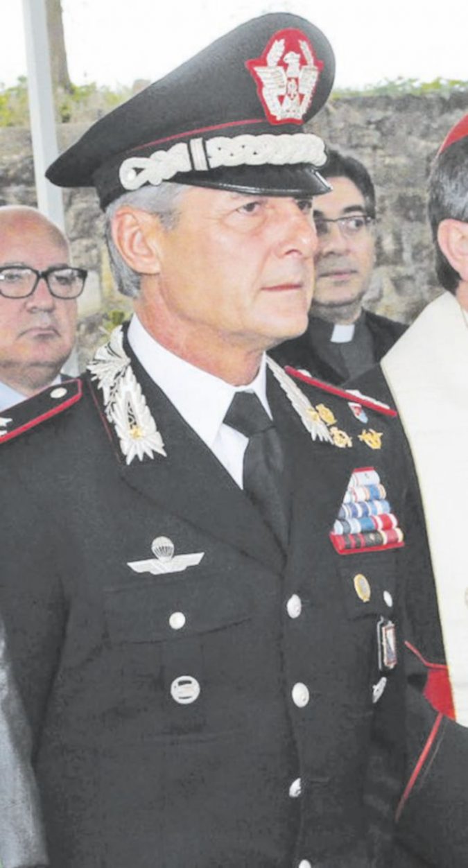 Il generale Saltalamacchia Le email “per il capo” e il processo interno. Lui: “Io ballo da solo”
