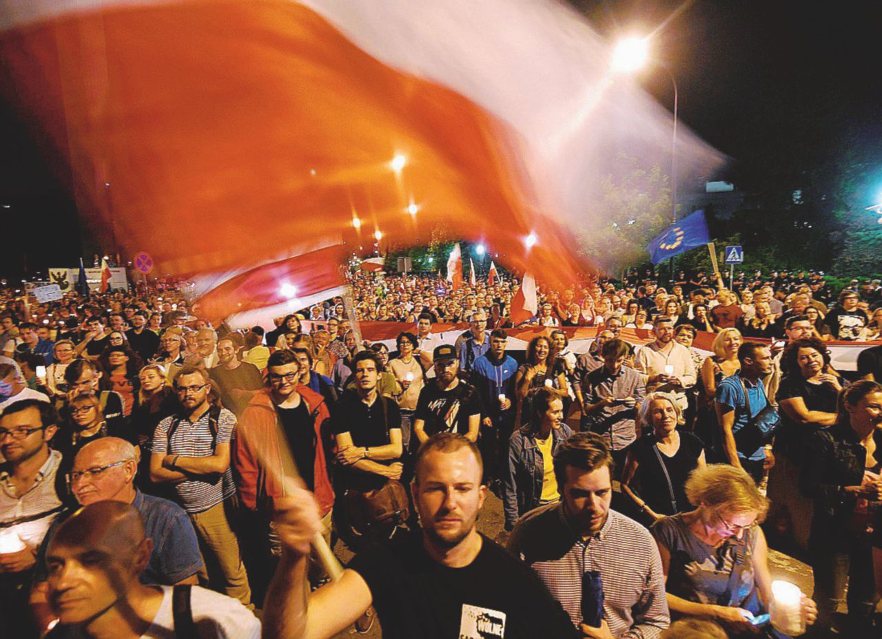 “Diritto e giustizia” per pochi: la Polonia prende a pugni l’Ue