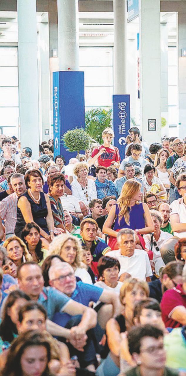 - La platea di Rimini Fiera - LaPresse Tutti in coda per Cielle da Gentiloni agli sponsor