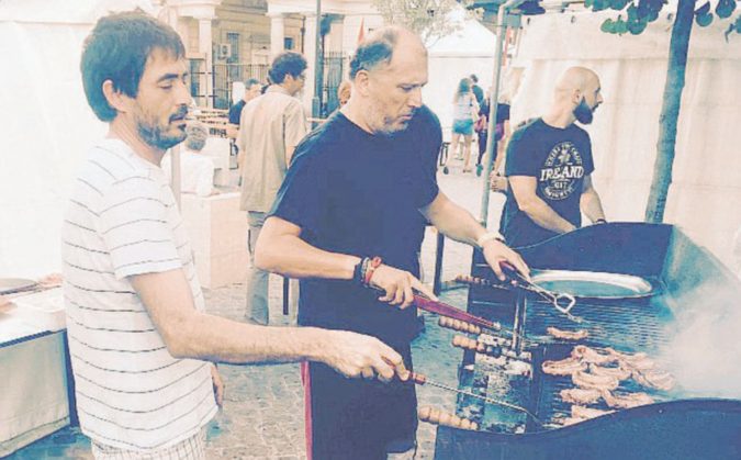 Segretario ai fornelli - Nicola Fratoianni, leader di Si, alla festa romana Cene sociali e lavoro, l’altra sinistra balla da sola