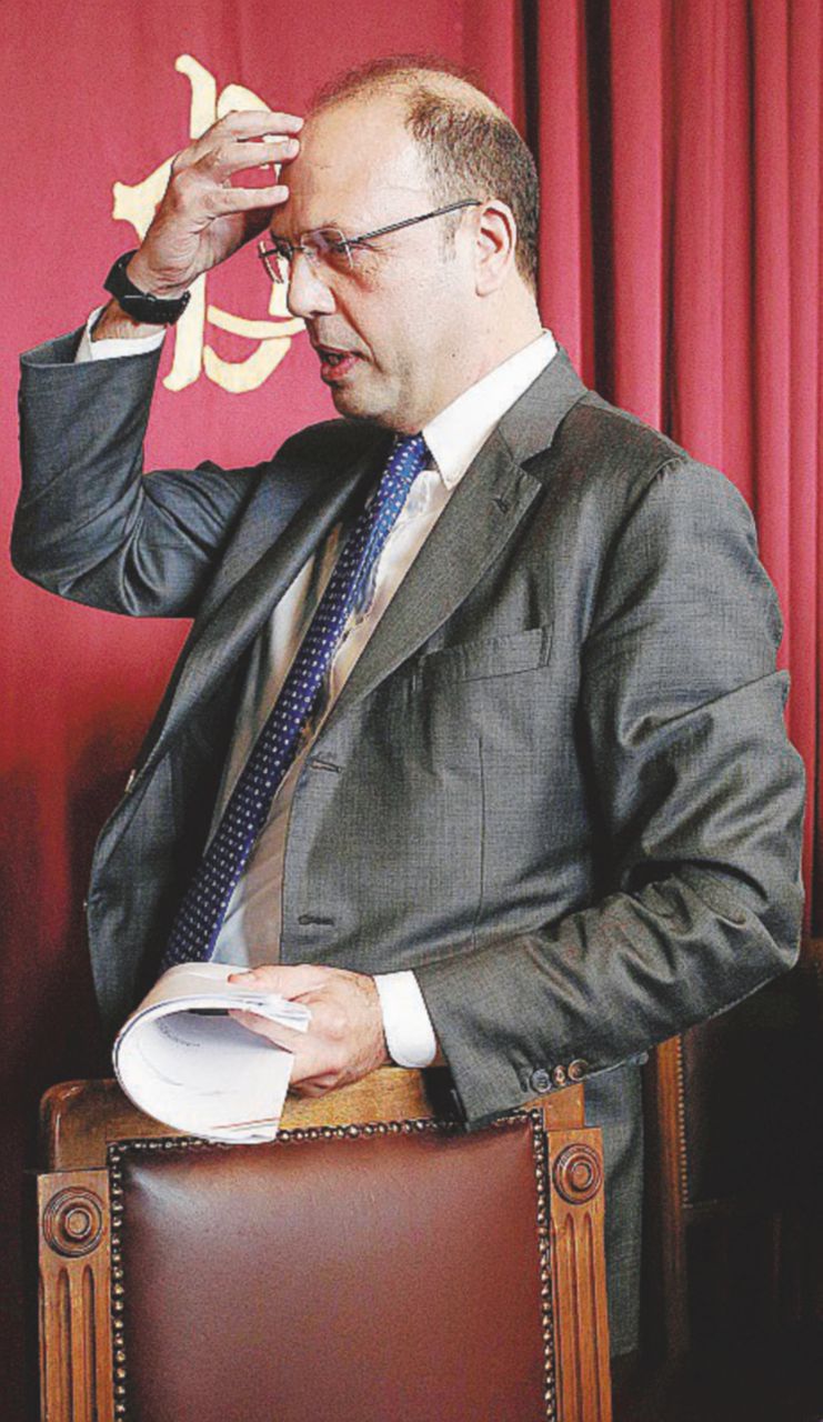 Copertina di “La verità è che Alfano non lo chiama nessuno”