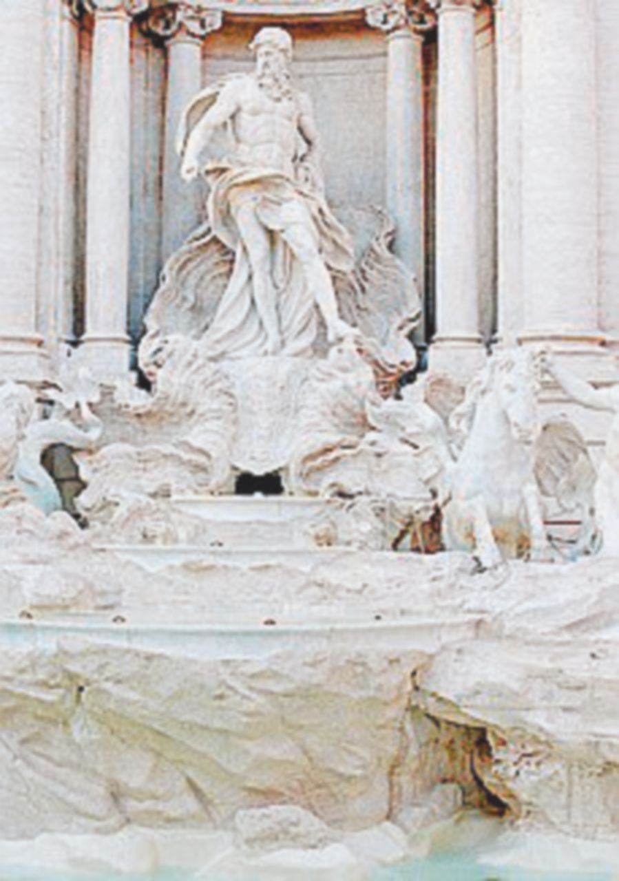 Fontana di Trevi, al via il “percorso controllato”
