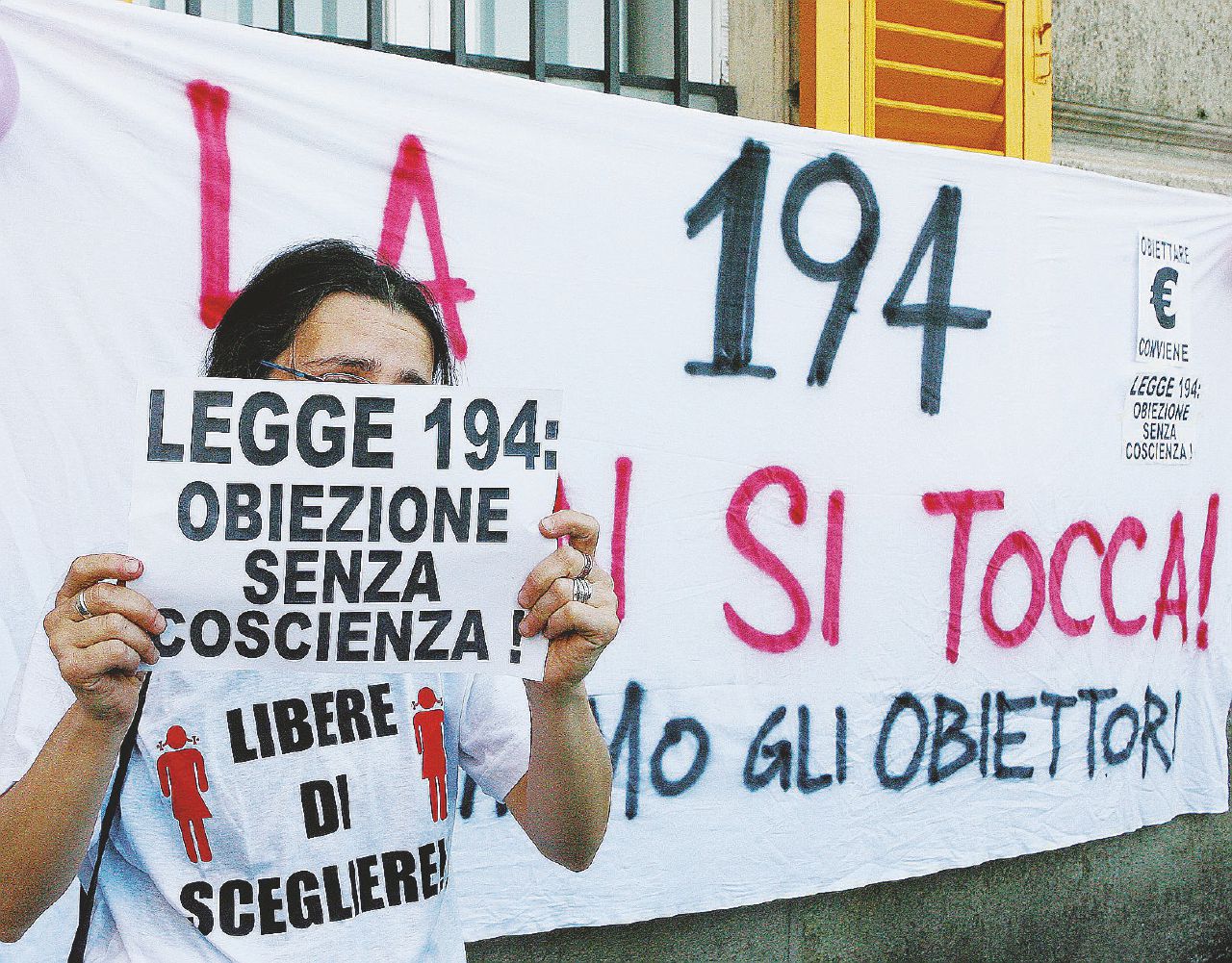 Copertina di Aborto, la crociata vinta dai primari cattolici
