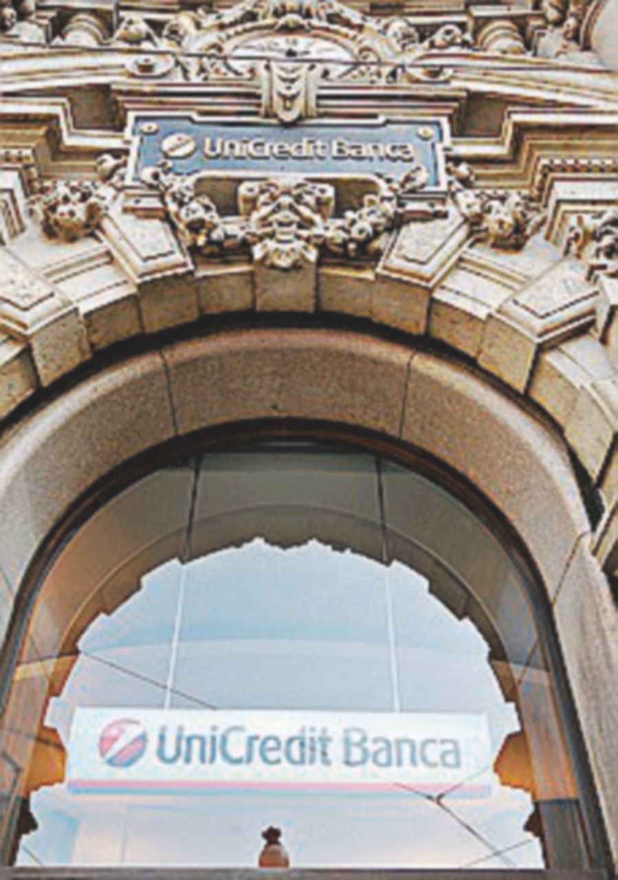 Gli hacker attaccano Unicredit: presi i dati di 400 mila clienti