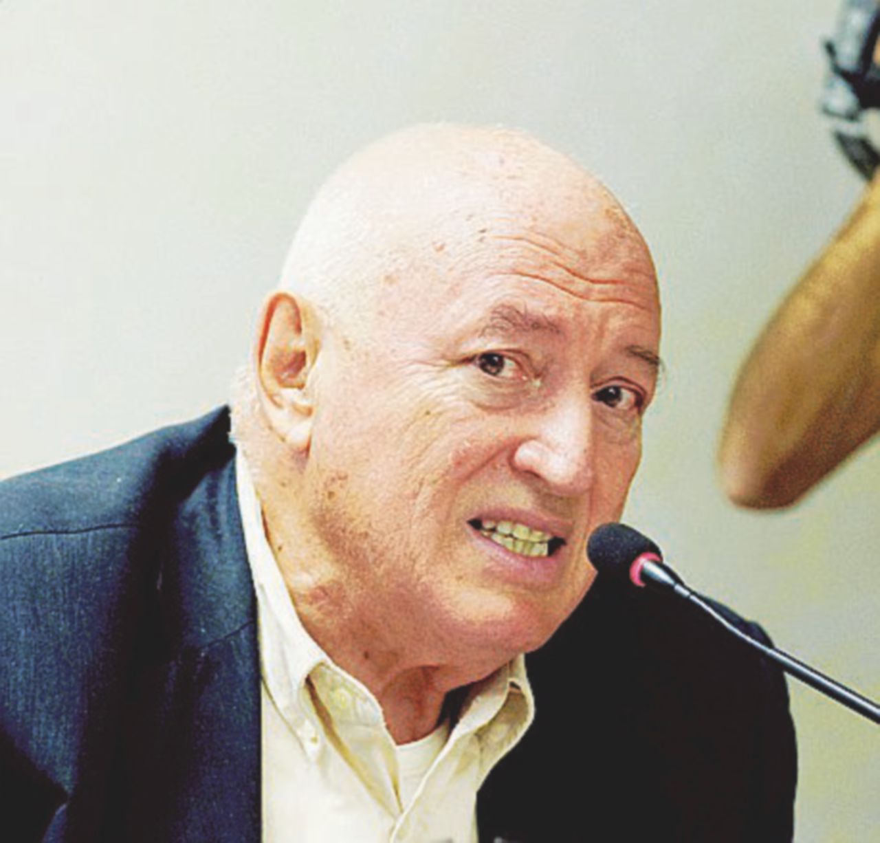 “Ma quale privilegio, il mio è un assegno di sussistenza. Rinuncerò ai miei libri”