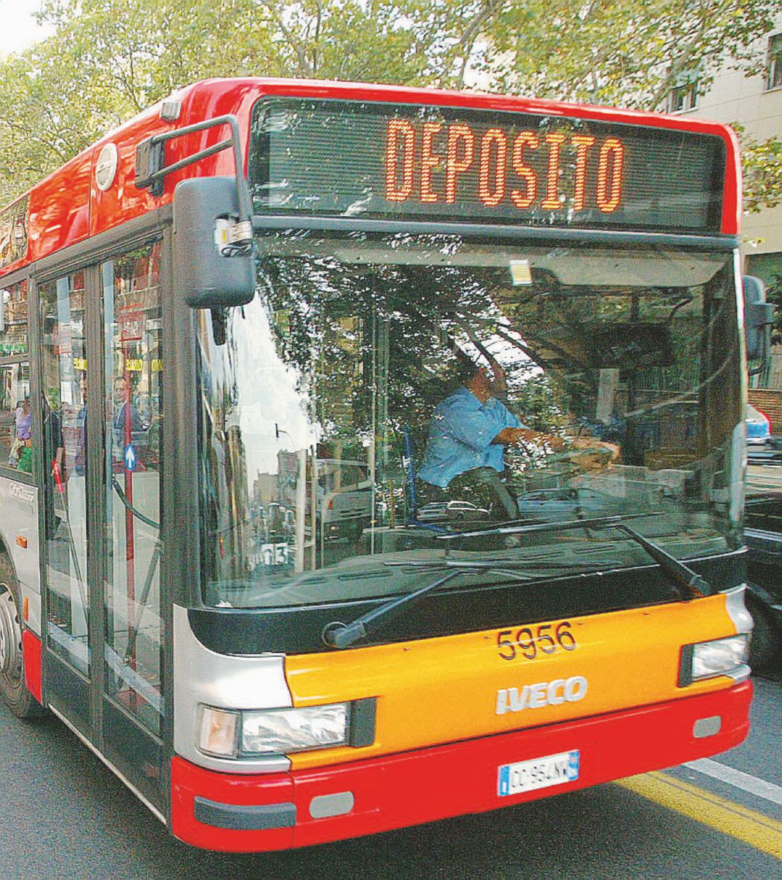 Atac Roma, un secolo di debiti, indagini e autobus che ritardano
