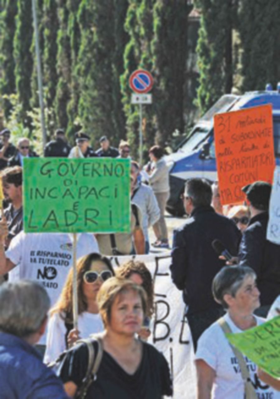 Gli obbligazionisti di Etruria contro il Pd: non siamo pedine M5s