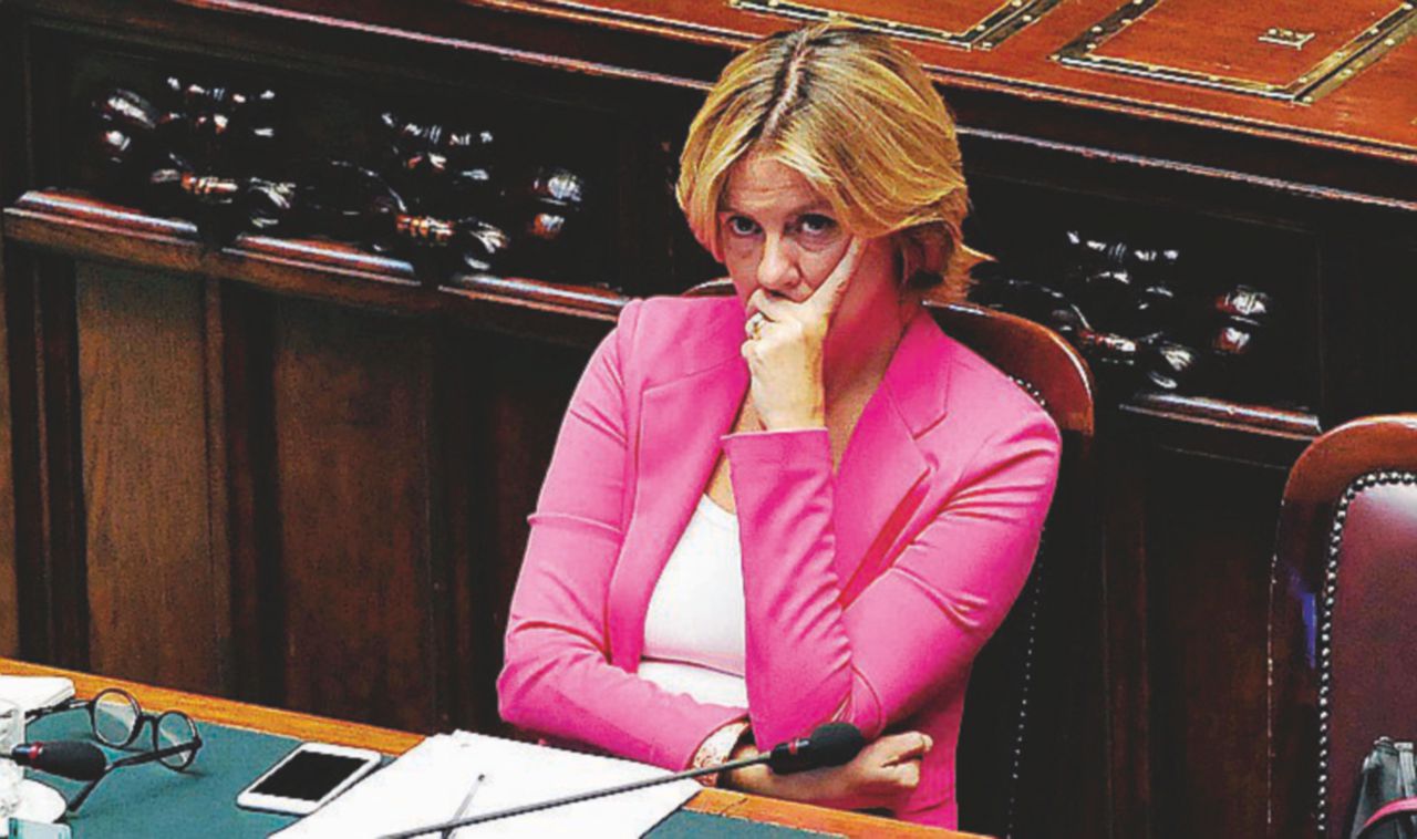 Il ministro della Salute Beatrice Lorenzin - LaPresse Vaccini, il decreto è legge tra retromarce e botte