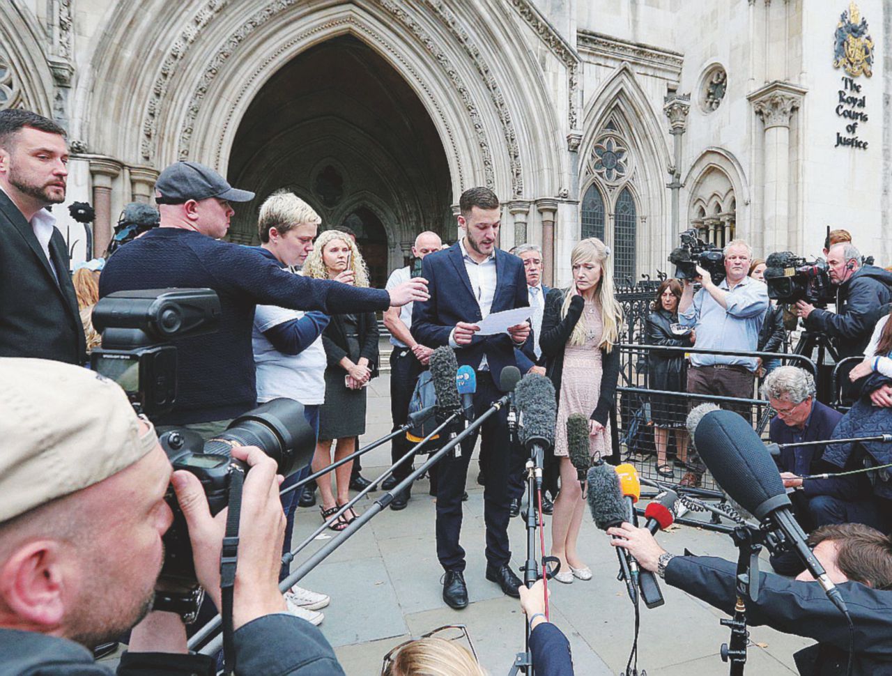 Il reverendo, la giornalista e il pr: come sfruttare Charlie