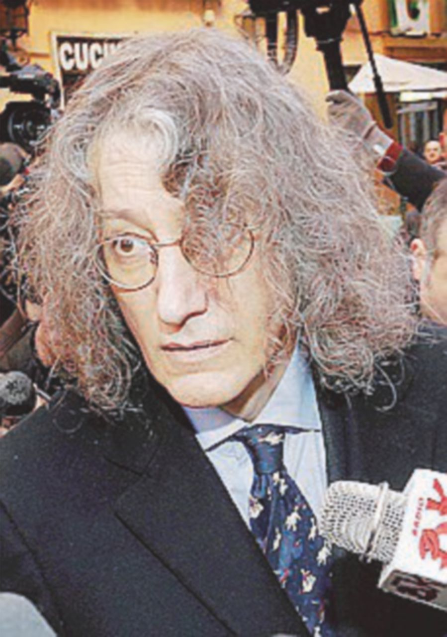 L’attacco a  Casaleggio: “Diceva che ciò che è virale diventa vero”