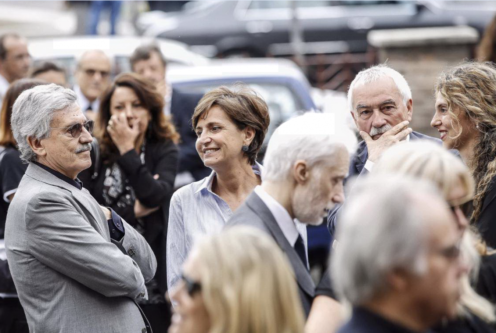 Massimo D’Alema con la moglie Linda Giuva, il parlamentare Pd Ugo Sposetti e la ministra Marianna Madia