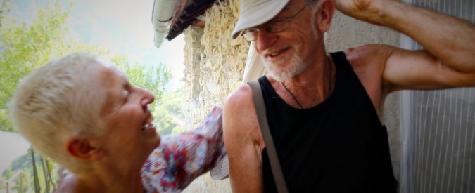 Copertina di Migranti, i pensionati della Val Roja che offrono il proprio letto. “Criminalizzano la solidarietà. Ma non ci fermeremo”