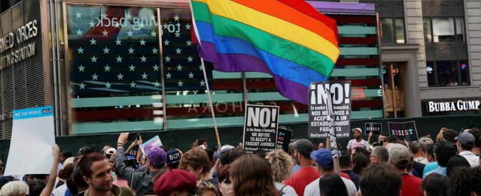 Copertina di Usa, Trump dice no ai transgender nell’esercito: proteste a New York e in altre città. Manifestanti: “Resist” – FOTO