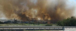 Copertina di Incendi, evacuato lo stabilimento Fiat di Termoli: a fuoco un capannone. Chiusa l’A14, sospeso il traffico ferroviario