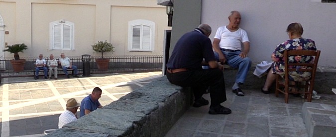 Copertina di Migranti, in Calabria il Comune risorto grazie all’accoglienza. Vicesindaco Pd: “Renzi? Aiutarli a casa nostra ci ha resi più ricchi”