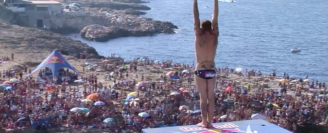 Copertina di Red Bull Cliff Diving 2017, a Polignano vince Alessandro De Rose. L’impresa da 27 metri del ragazzo calabrese