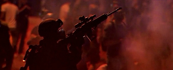 Copertina di G20 Amburgo, un’altra notte di guerriglia: auto e cassonetti in fiamme e negozi distrutti