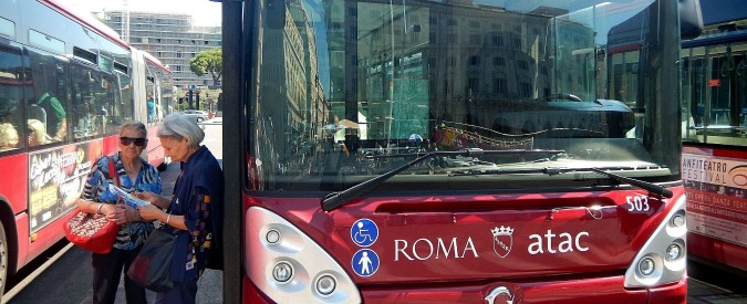 Atac, nuova pioggia di decreti ingiuntivi sui bus romani: Cotral e Trenitalia chiedono oltre 90 milioni