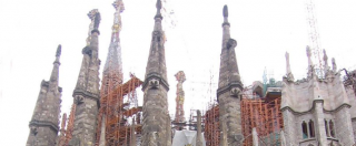 Copertina di Sagrada Familia, il Comune di Barcellona blocca i lavori: no all’ampliamento che abbatterebbe 150 appartamenti