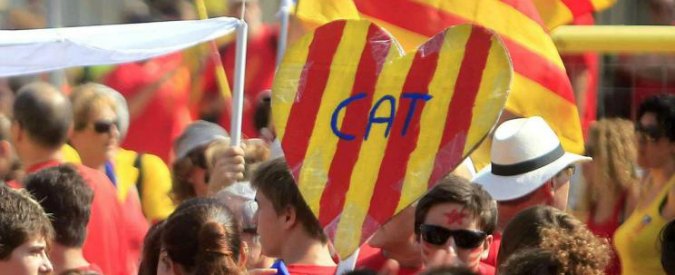 Catalogna, blitz spagnolo sul governo indipendentista: 14 arresti. Barcellona in piazza. Puigdemont: “Libertà sospesa”