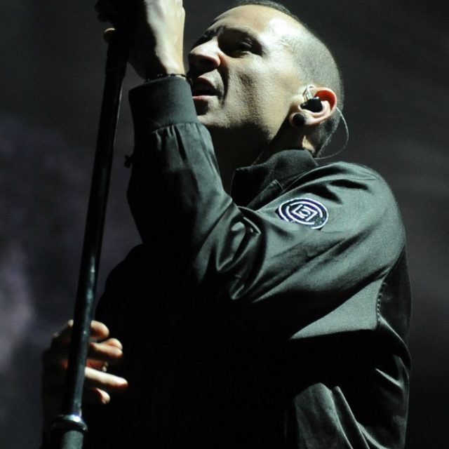 Chester Bennington, dalle violenze subite da bambino all’amicizia con Cornell: chi era il cantante dei Linkin Park che si è ucciso