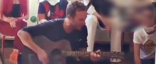 Copertina di Coldplay a Milano, il regalo di Chris Martin ai bambini ricoverati in ospedale
