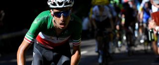 Copertina di Ciclismo, Fabio Aru e la nuova maglia di campione italiano con il tricolore ridotto: più spazio allo sponsor arabo