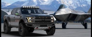 Copertina di Ford F-150 Raptor & F-22 Raptor, gli yankee mostrano i muscoli – FOTO e VIDEO