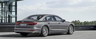 Copertina di Audi A8, guida (quasi) autonoma e intelligenza artificiale. Prove di futuro – FOTO