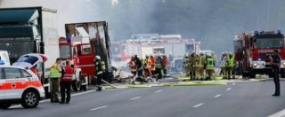 Copertina di Germania, bus turistico si scontra con un camion: “18 passeggeri morti”